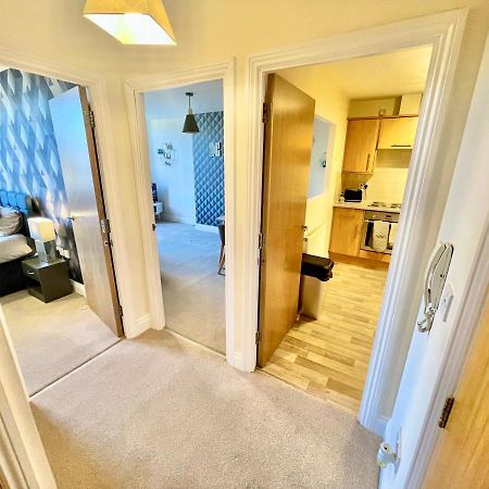 בורנמות' A Stylish Retreat - Super King Bed - Heart Of Town Centre - 5 Mins Stroll To Beach מראה חיצוני תמונה