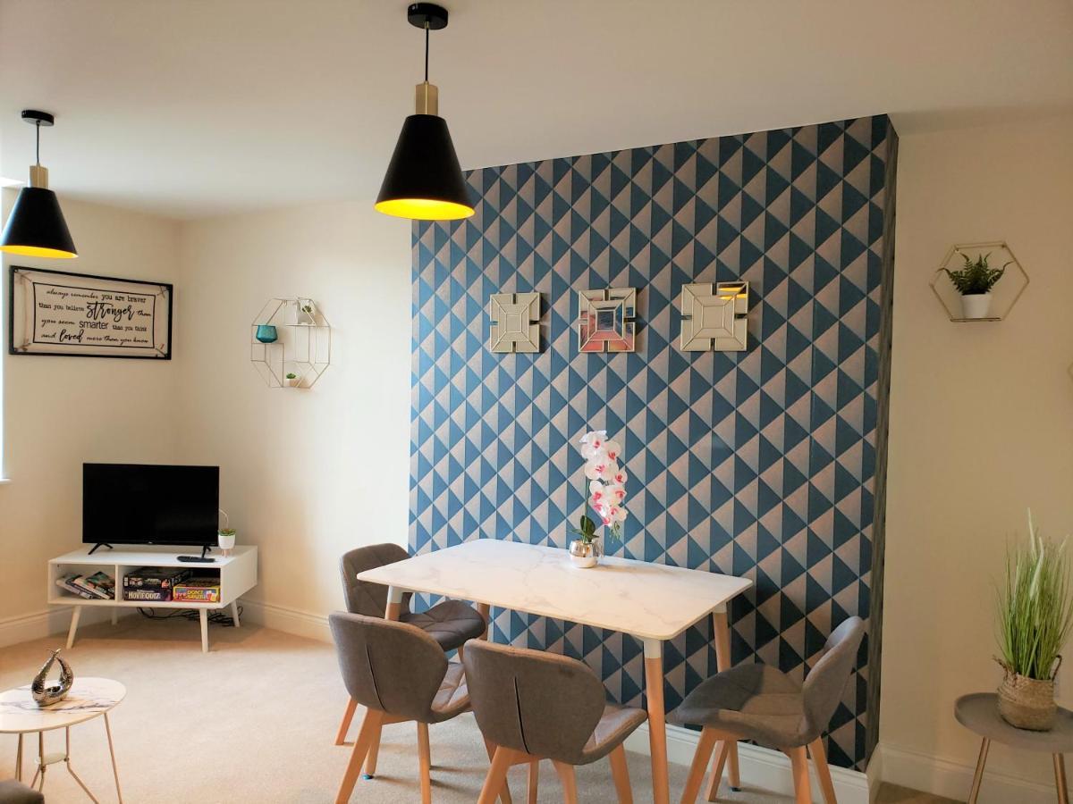 בורנמות' A Stylish Retreat - Super King Bed - Heart Of Town Centre - 5 Mins Stroll To Beach מראה חיצוני תמונה