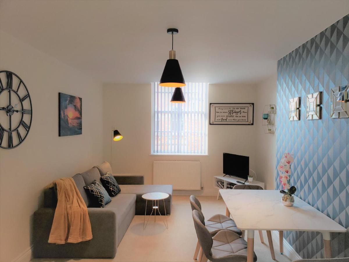 בורנמות' A Stylish Retreat - Super King Bed - Heart Of Town Centre - 5 Mins Stroll To Beach מראה חיצוני תמונה