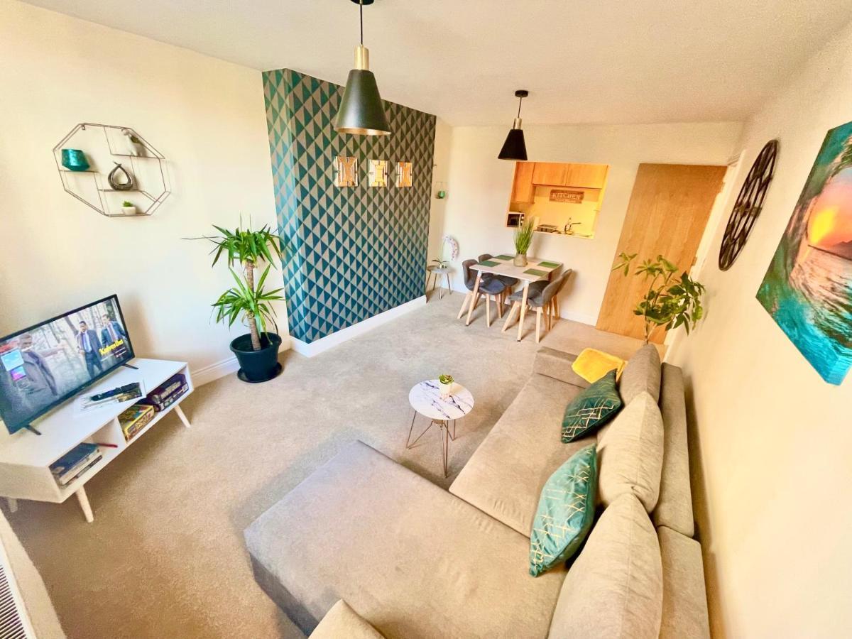 בורנמות' A Stylish Retreat - Super King Bed - Heart Of Town Centre - 5 Mins Stroll To Beach מראה חיצוני תמונה