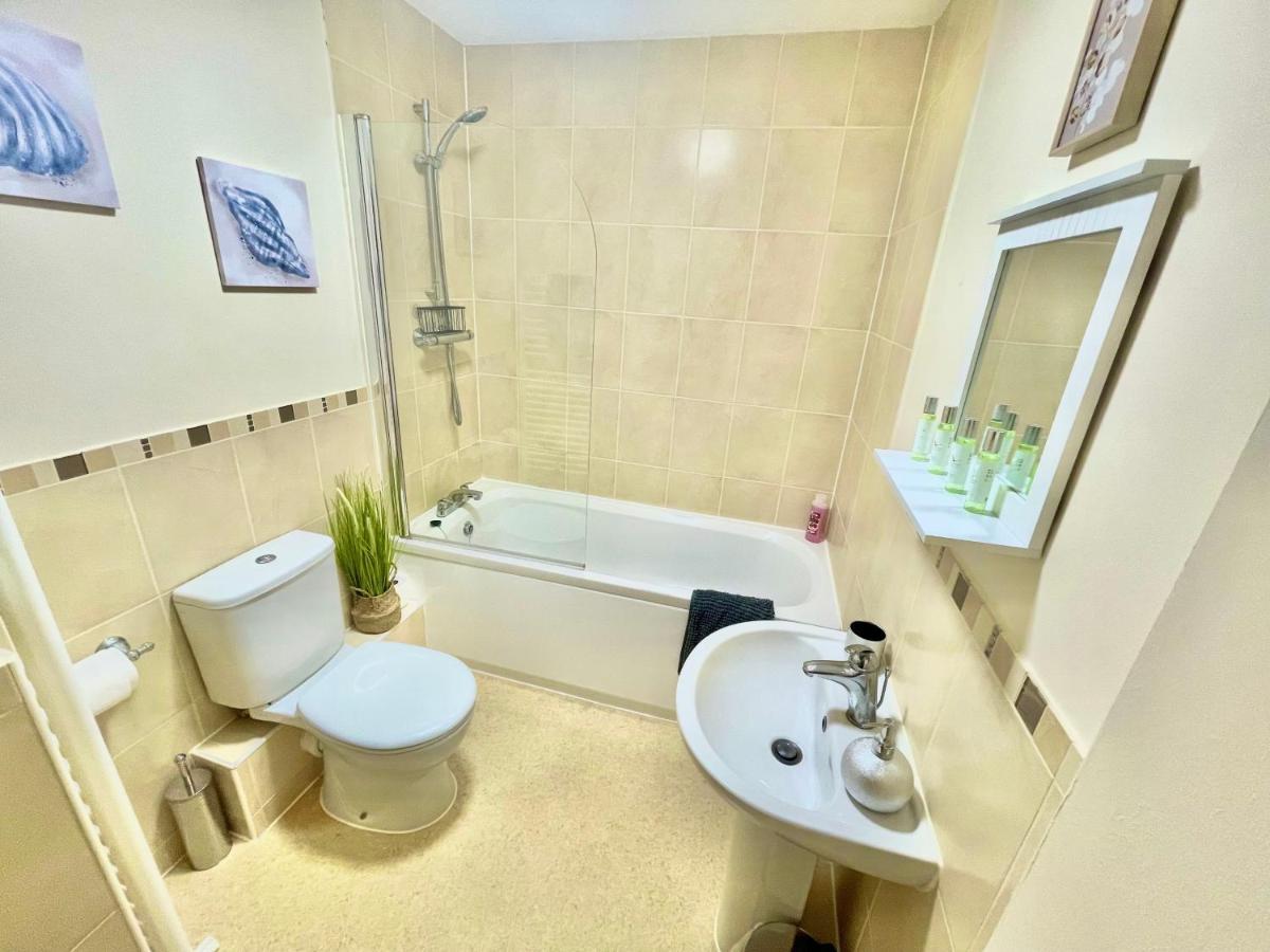 בורנמות' A Stylish Retreat - Super King Bed - Heart Of Town Centre - 5 Mins Stroll To Beach מראה חיצוני תמונה