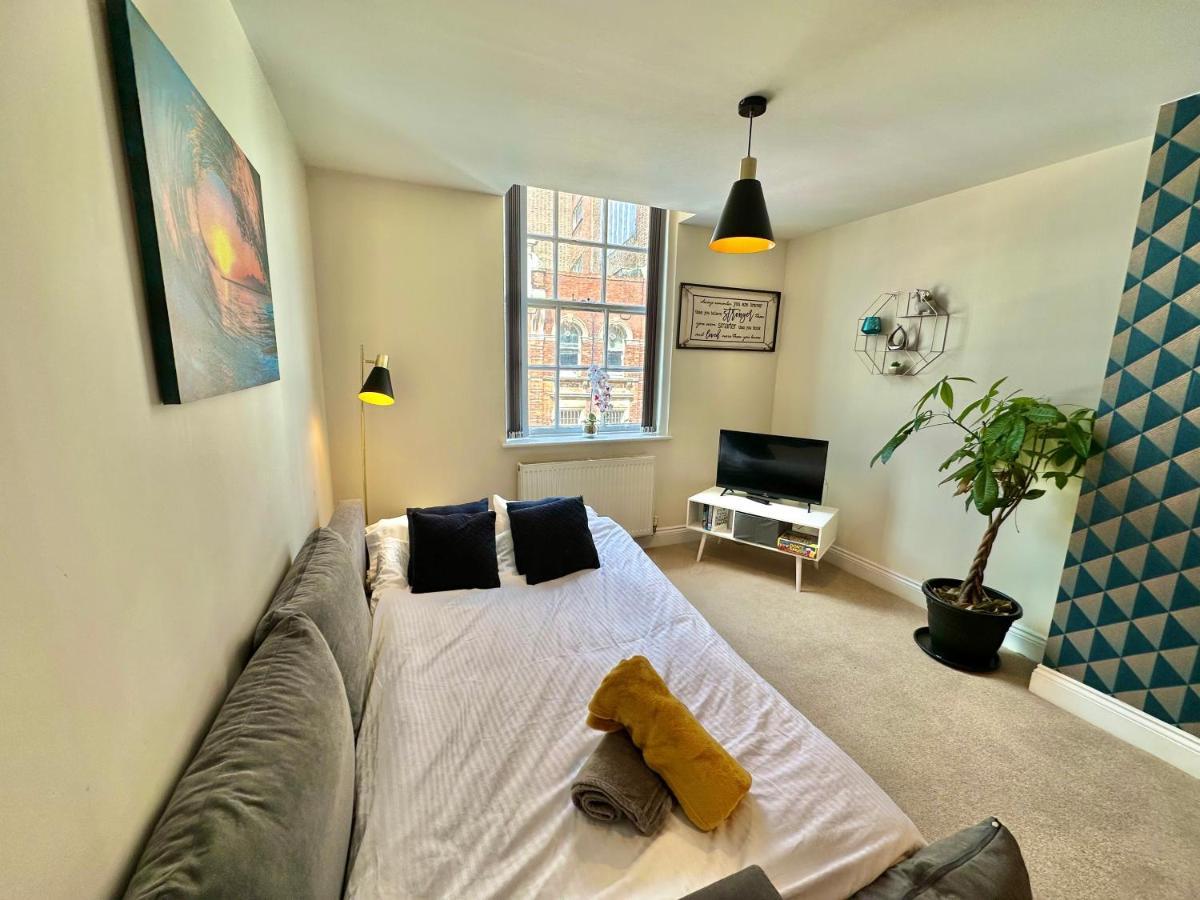 בורנמות' A Stylish Retreat - Super King Bed - Heart Of Town Centre - 5 Mins Stroll To Beach מראה חיצוני תמונה